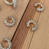 Arete Cuff incrustación en perlitas y circones