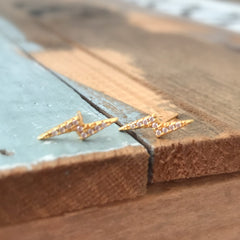 Mini Aretes Thunder plata 925 bañado en oro 18k con circones.