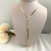 Collar snake dorado tipo corbata