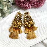 Aretes bordados dorado