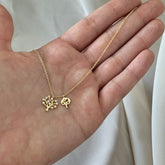 Collar Forest con dijes de árboles enchapado en oro 18k