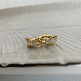 Mini argollas corona de cristales en plata 925 bañado en oro 18k