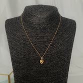 Collar con dije de corazón enchapado en oro 18k