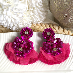 Aretes Uma, bordados a Mano color fucsia