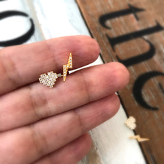 Mini Aretes Thunder plata 925 bañado en oro 18k con circones.