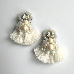 Aretes Odara, blanco hueso