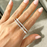 Anillo doble plateado con circones en acero inoxidable