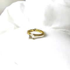 Anillo Dorado Tipo Solitario con Circonia ajustable