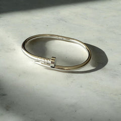 Pulsera Clavo plateado brillante