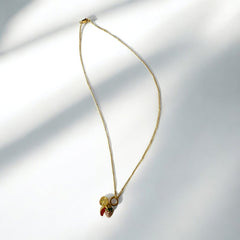 Collar de acero dorado con dije triple de frutas Camile Bijoux