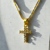 Collar de Acero Bañado en Oro con Dije de Cruz y Circones