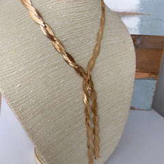 Collar snake dorado trenzado estilo corbata
