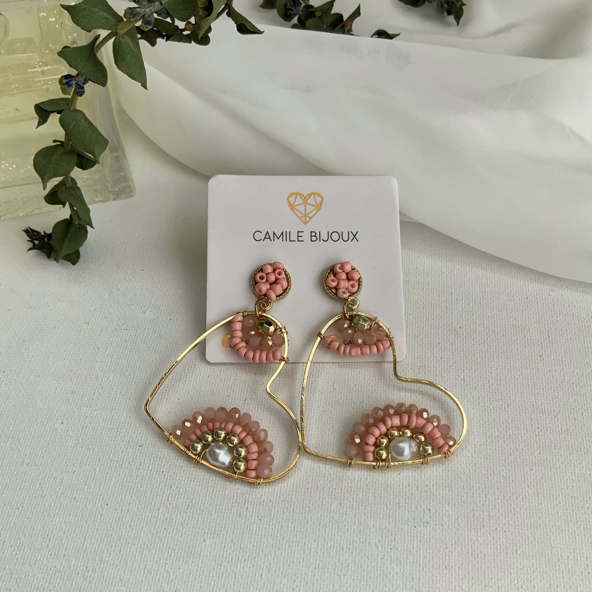Aretes corazones de alambrismo rosa