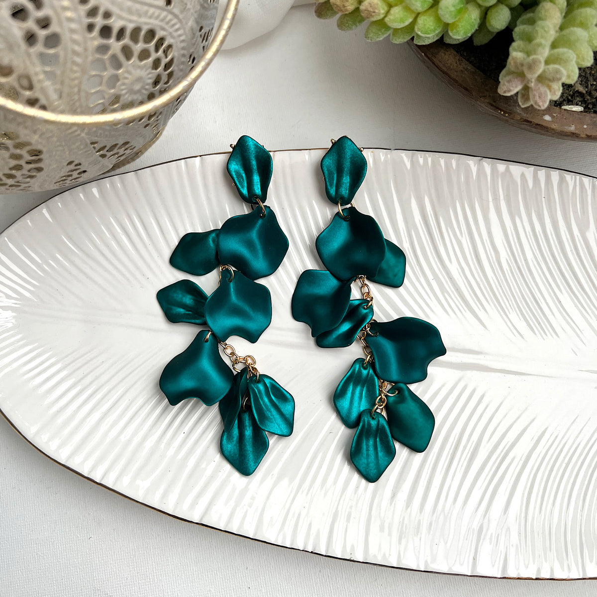 Aretes pétalos verde oscuro