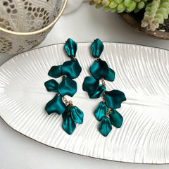 Aretes pétalos verde oscuro