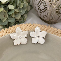 Aretes flor esmaltado blanco