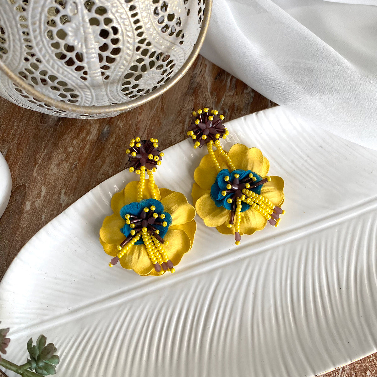 Aretes les fleurs amarillo, morado, turqueza