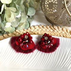 Aretes Mireia,  bordados a Mano color vino rojo