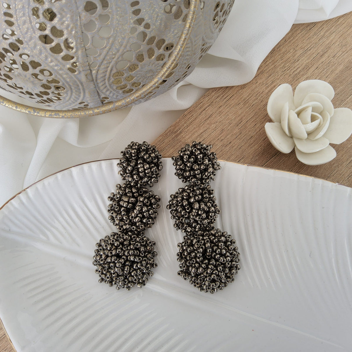 Arete Carmela plomo gris pateado plata quemada