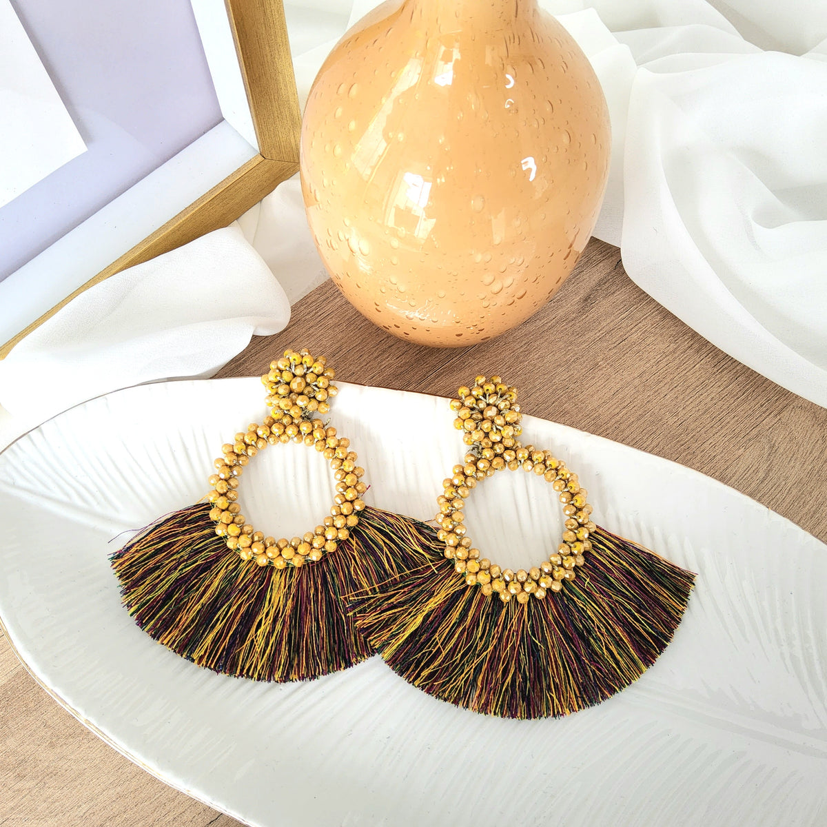 Aretes Abanico mostaza borla multicolor