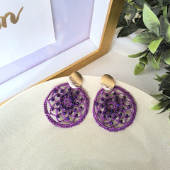 Aretes hilandera morado