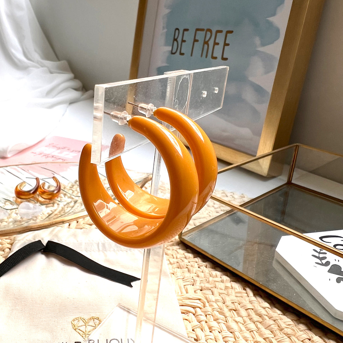 Aretes argollas acrílicas amarillo mostaza