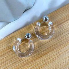 Aretes argollas Delfina  clear, acrílico transparente, blanco