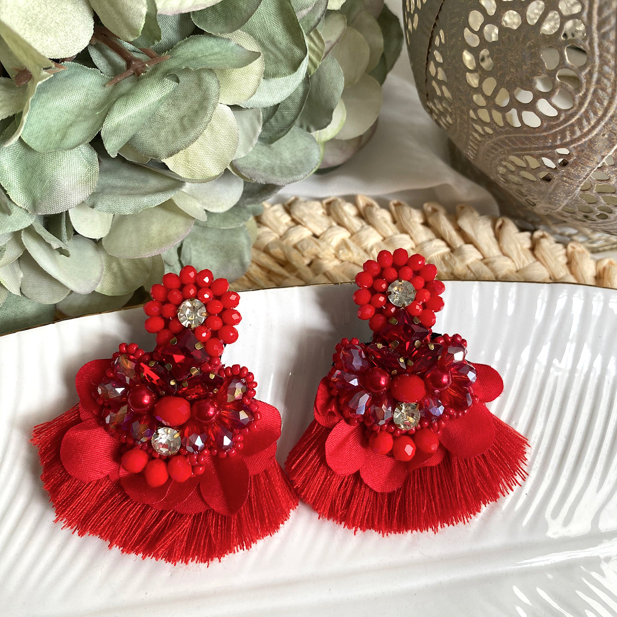Aretes Uma,  bordados a Mano color rojo