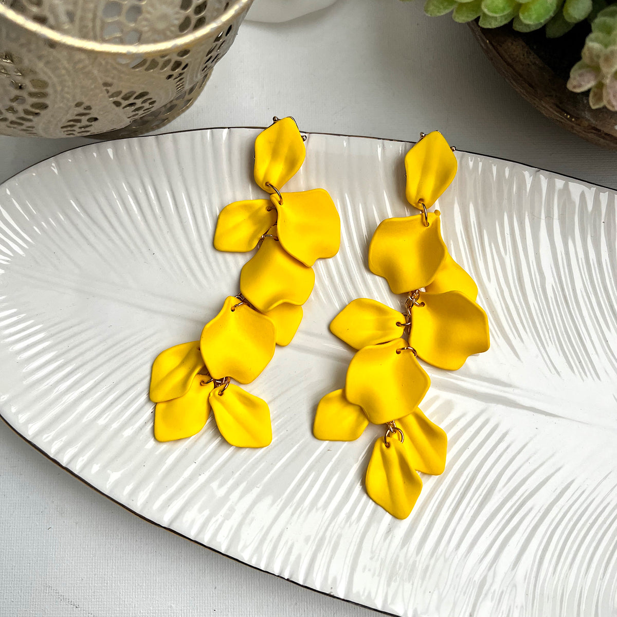 Aretes pétalos amarillo
