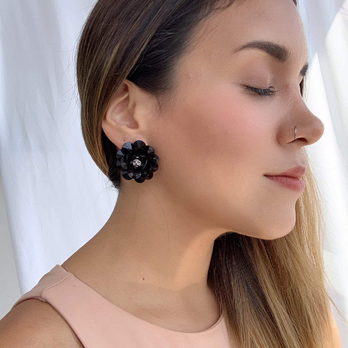 Aretes flor negro