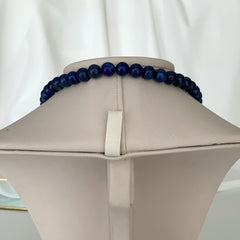 Collar media luna en piedra lápiz lazuli enchapado en oro 18k