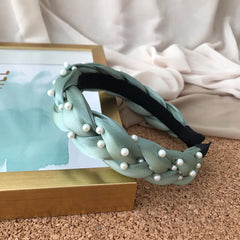 Diadema trenzada seda aplique perlitas verde pastel