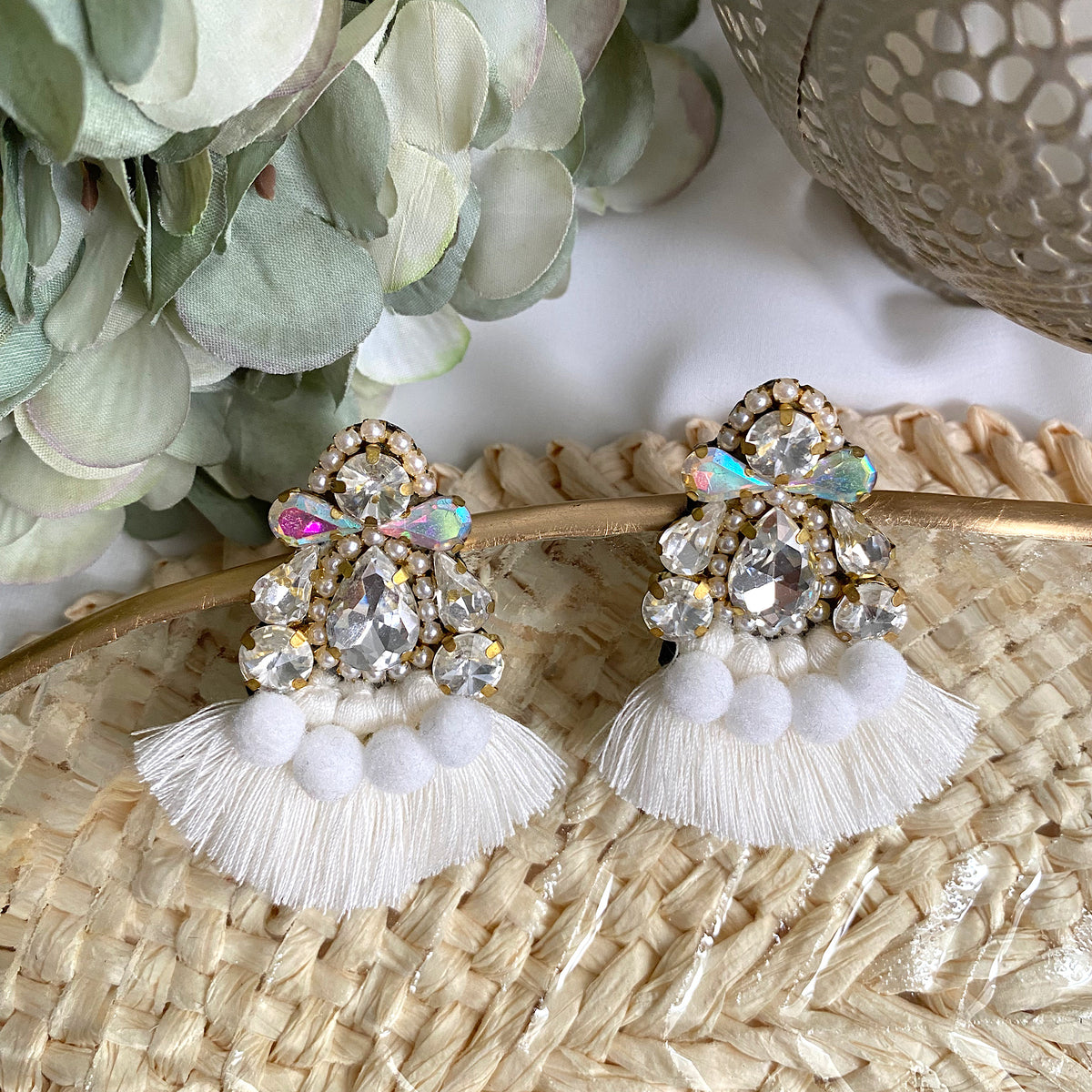 Aretes Emilia hueso, blanco