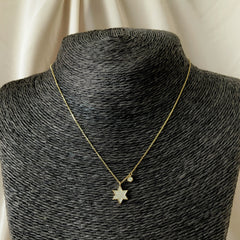 Collar estrella con circones enchapado en oro 18k