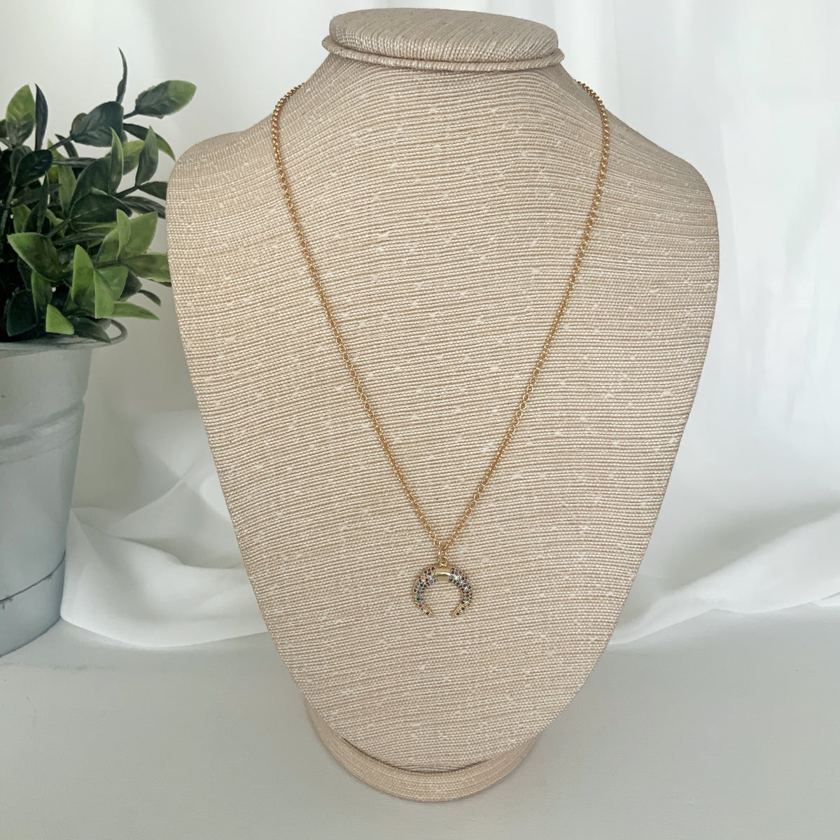 Collar Media luna multicolor enchapado en oro 18k