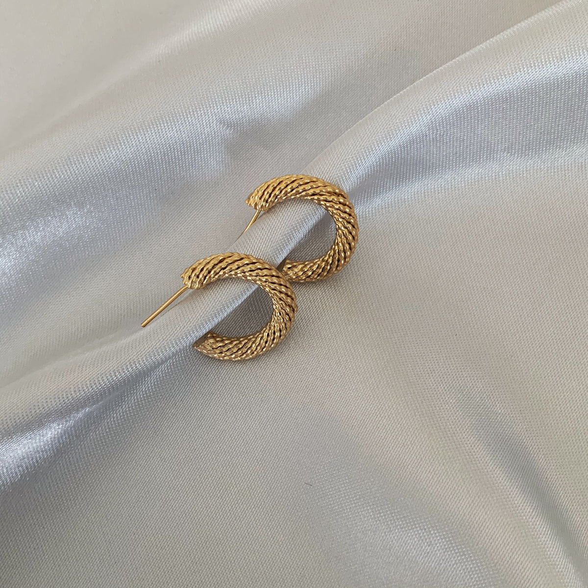 Argollas spiral bañadas en oro 18k