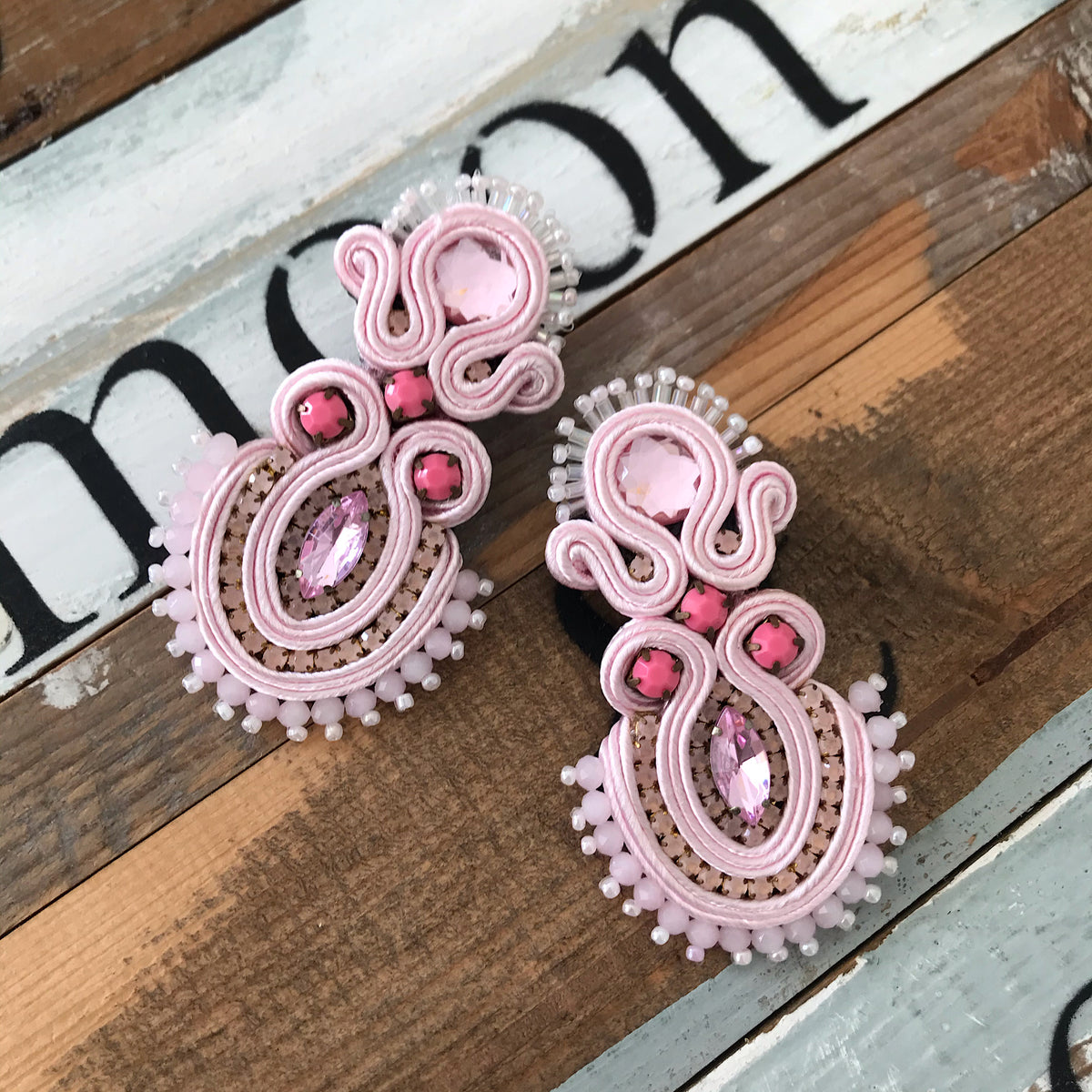 Aretes soutache  Almendra rosa pastel