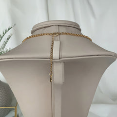 Collar con perla de rio enchapado en oro 18k