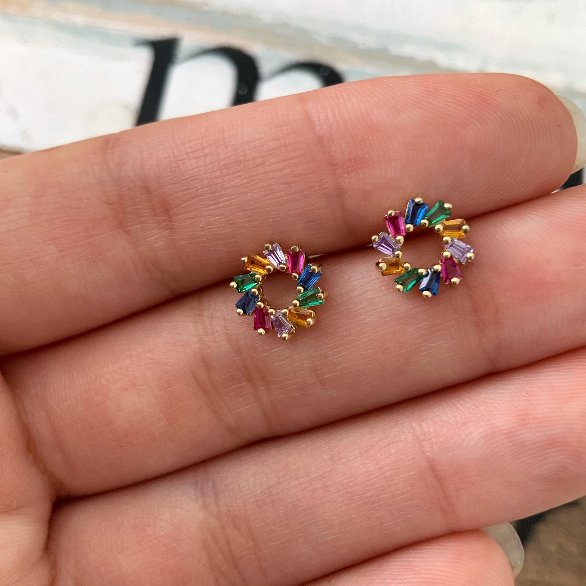 Mini aretes circulares con cristales de colores en plata 925 enchapada en oro 18k