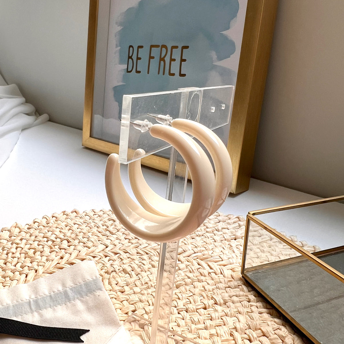 Aretes argollas acrílicas hueso, beige claro