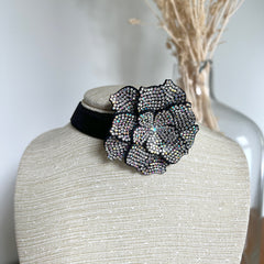 Collar choker flor circones negro plateado