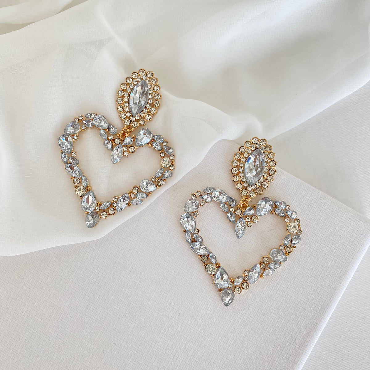 Statement Heart aretes de corazón en cristales blanco, clear, transparente