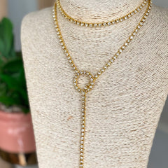 Collar largo regulable, circones engaste dorado