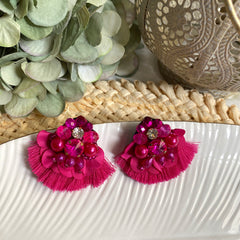Aretes Mireia,  bordados a Mano color fucsia