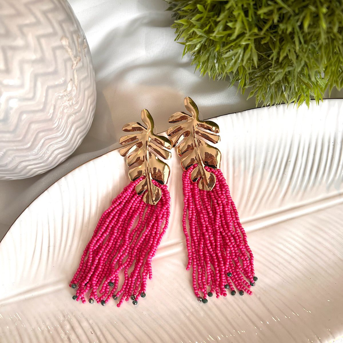 Aretes palma fringe mostacilla fucsia dorado