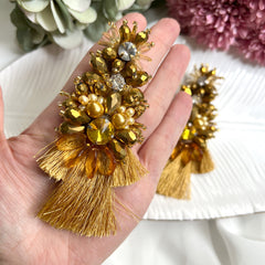 Aretes bordados dorado