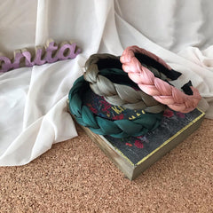 Diadema trenzada de seda color palo rosa