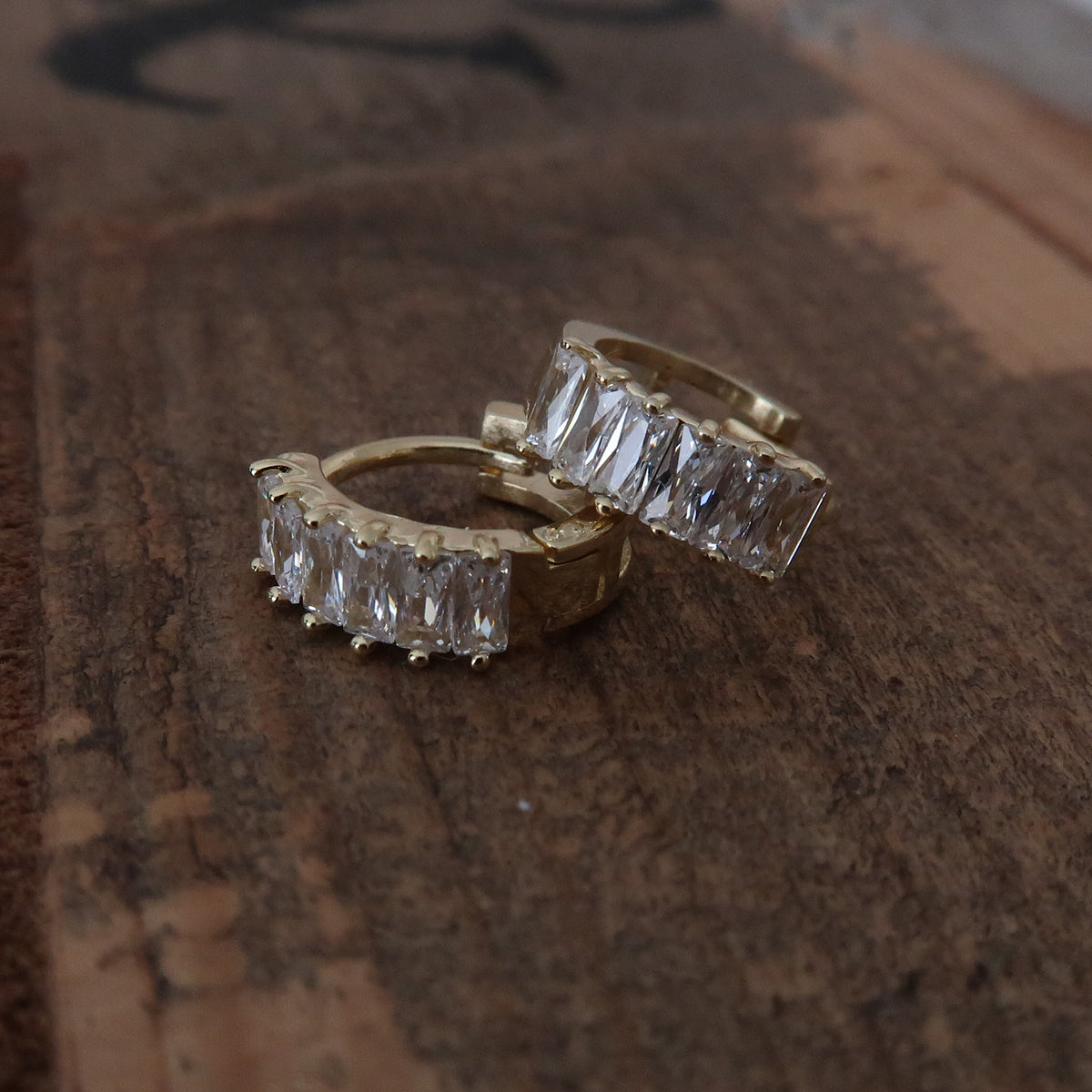 Mini argollas plata 925 enchapado en oro 18k con circones baguette