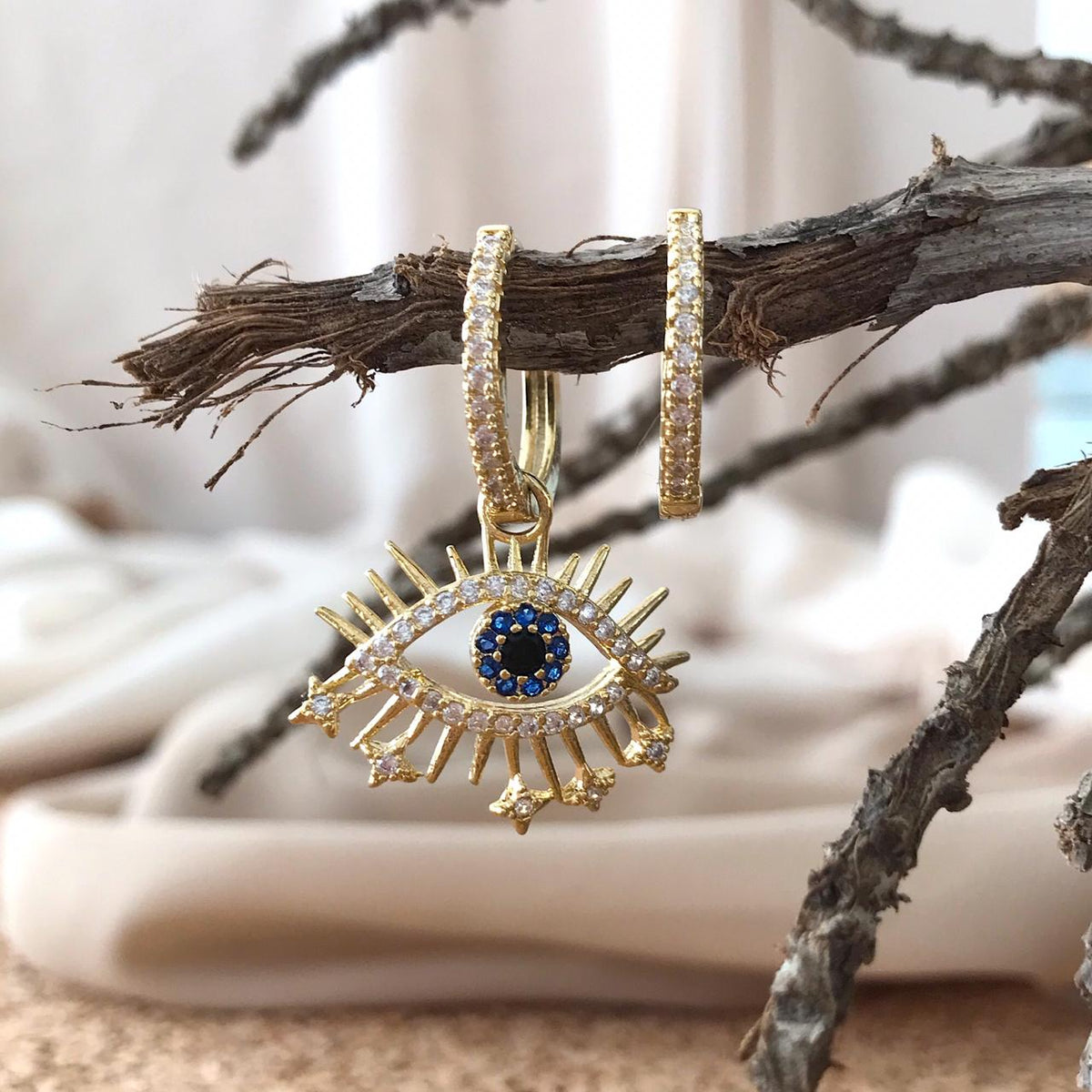 Juego Argollas evil eye color dorado