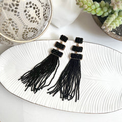 Aretes fringe mostacilla negro